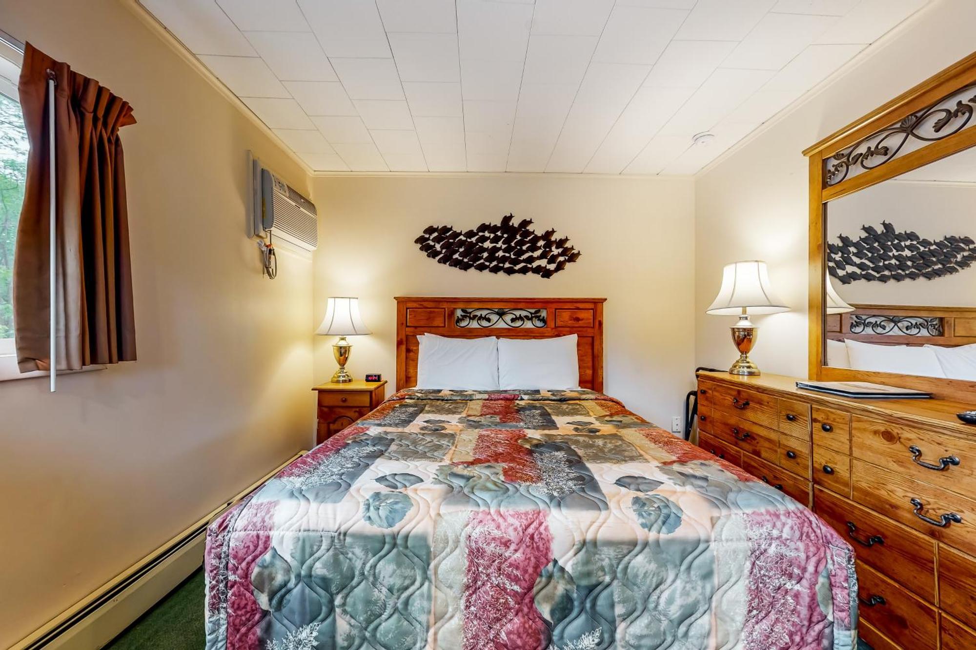 Riverbank Motel And Cabins Managed By Vacasa Lincoln Room photo
