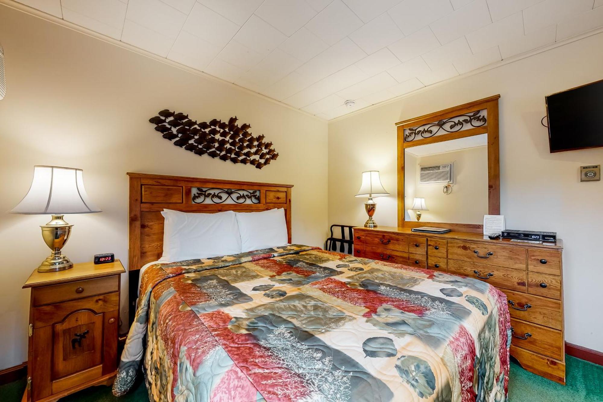 Riverbank Motel And Cabins Managed By Vacasa Lincoln Room photo
