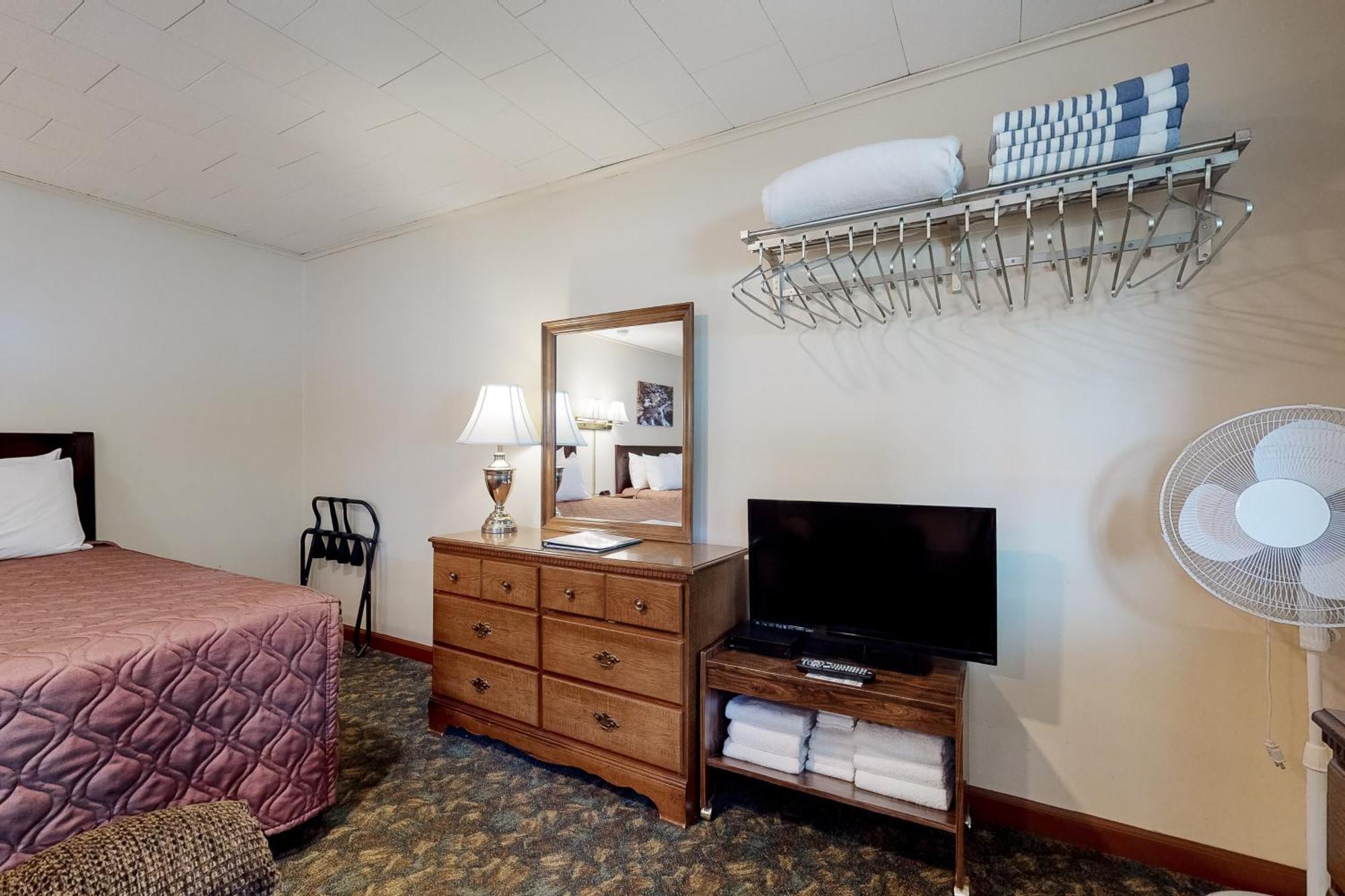 Riverbank Motel And Cabins Managed By Vacasa Lincoln Room photo