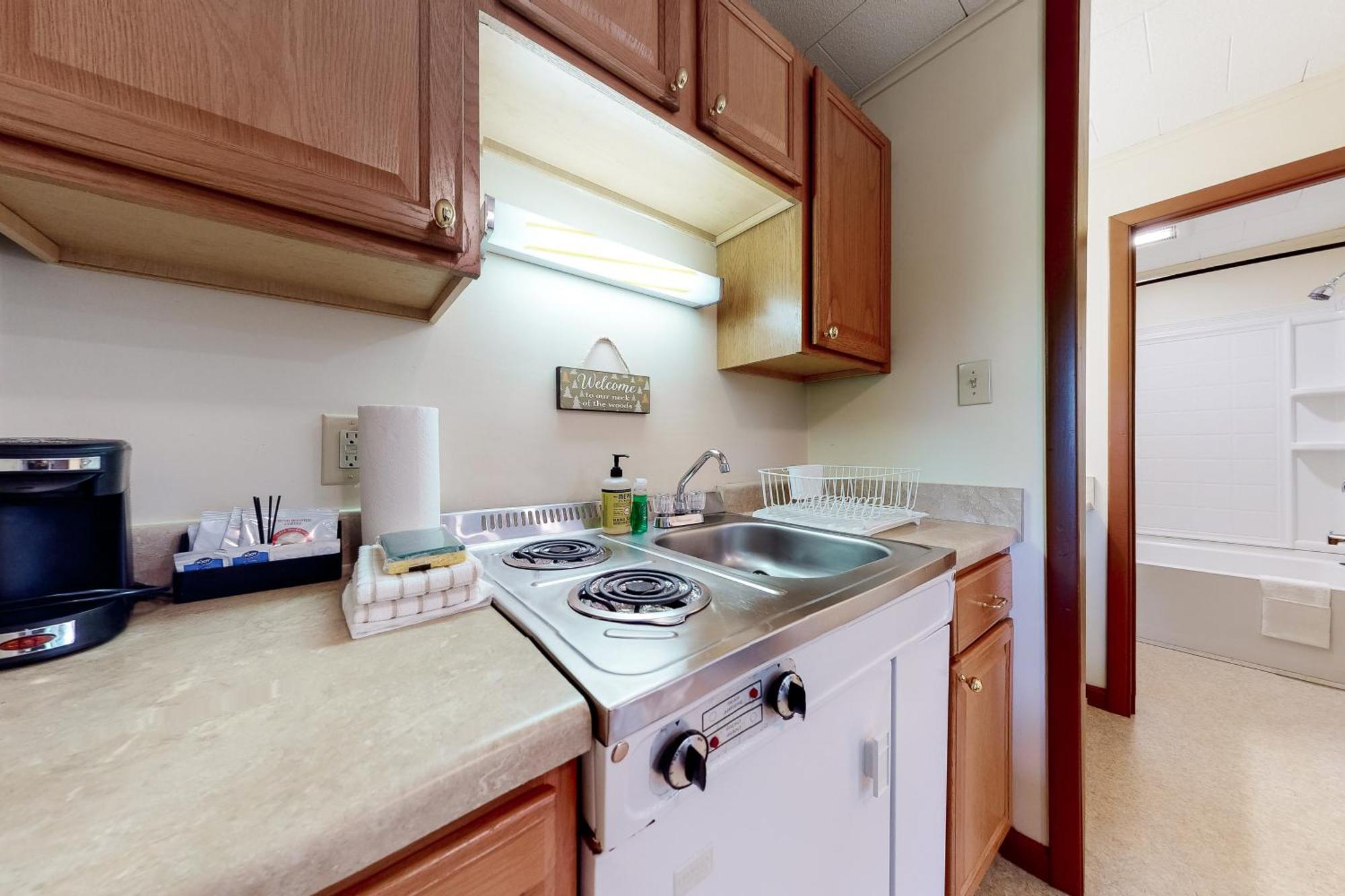 Riverbank Motel And Cabins Managed By Vacasa Lincoln Room photo