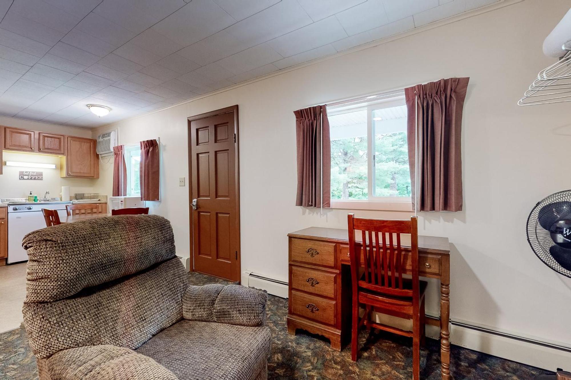 Riverbank Motel And Cabins Managed By Vacasa Lincoln Room photo