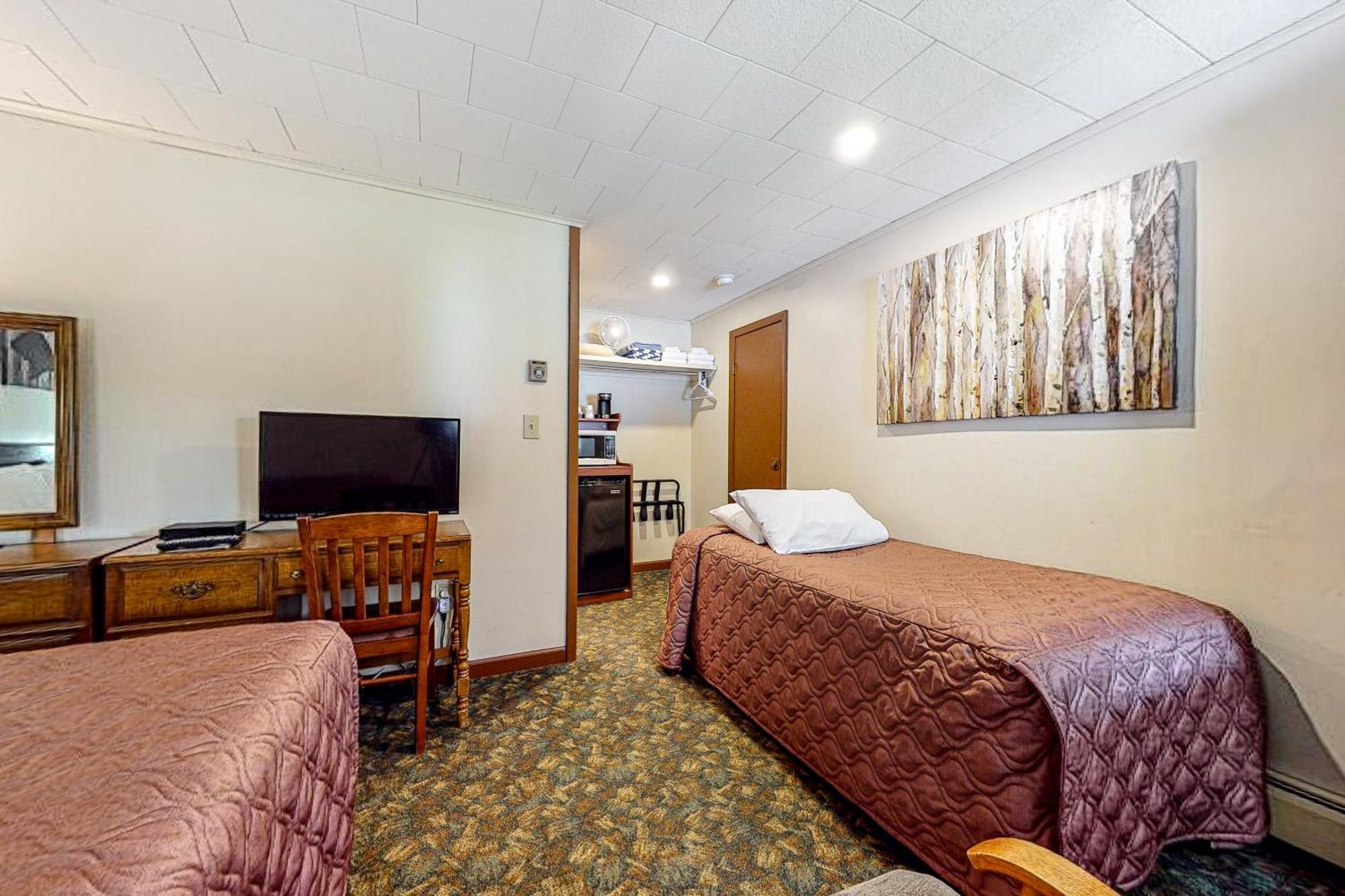 Riverbank Motel And Cabins Managed By Vacasa Lincoln Room photo