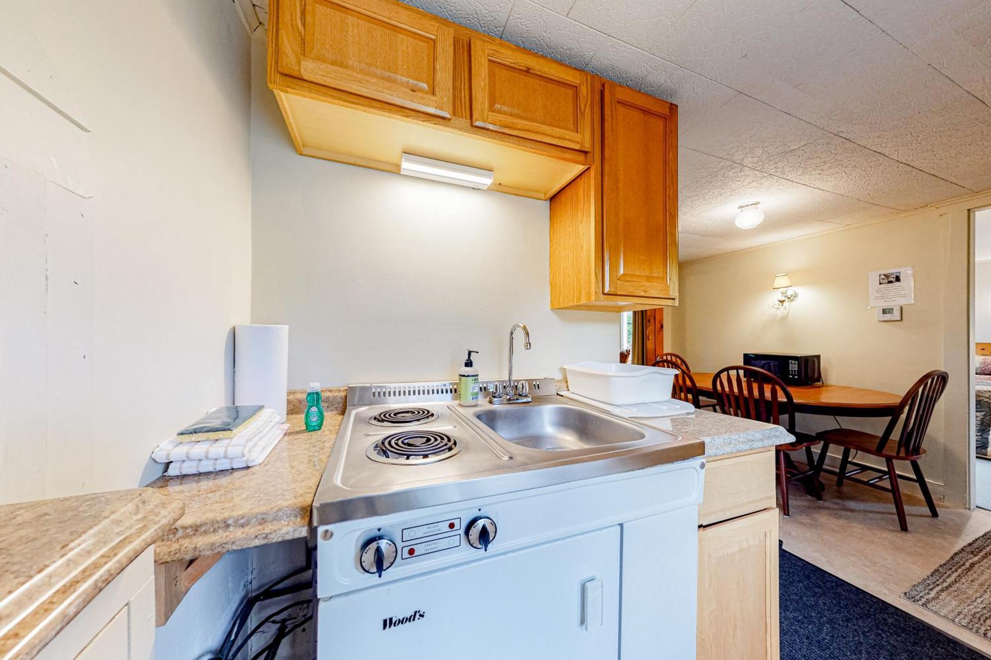 Riverbank Motel And Cabins Managed By Vacasa Lincoln Room photo